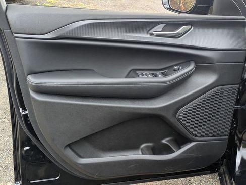 New 2025 Jeep Grand Cherokee Altitude image 10