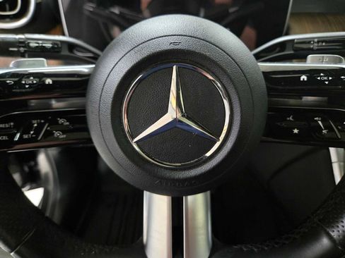 Used 2024 Mercedes-Benz GLC 300 4MATIC image 23