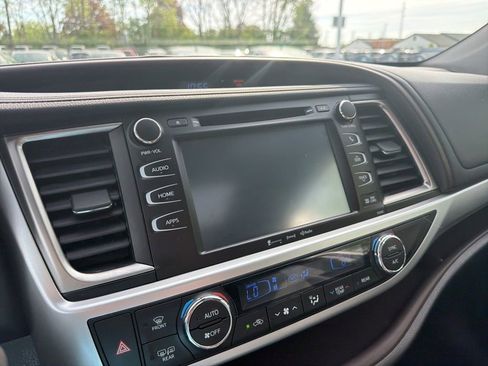 Used 2019 Toyota Highlander XLE image 29