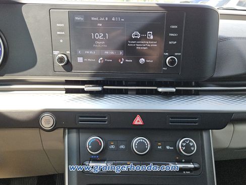 Used 2023 Kia Carnival LX FWD image 15