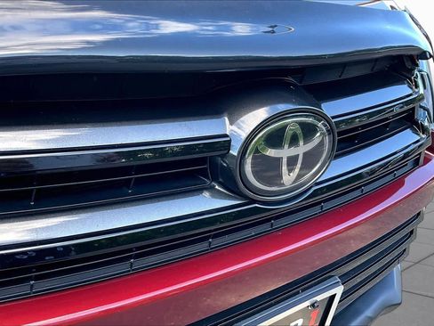 Used 2019 Toyota Highlander SE w/ Nightshade Edition AWD/4WD image 29