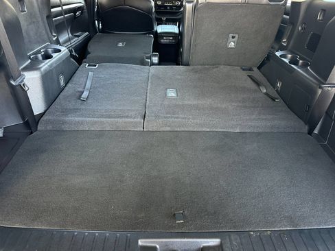 Used 2024 Toyota Highlander XLE FWD image 15