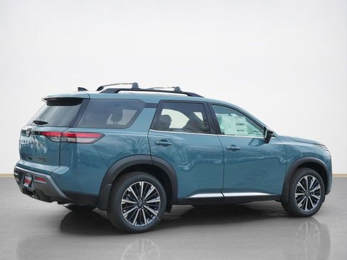 New 2026 Nissan Pathfinder Platinum image 2
