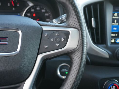 Used 2024 GMC Terrain SLE w/ Driver Convenience Package image 17