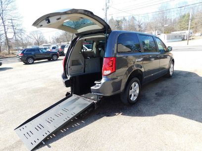 Used 2016 Dodge Grand Caravan SE w/ Quick Order Package 29E SE