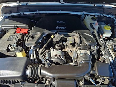 Used 2018 Jeep Wrangler Unlimited Sport S image 28