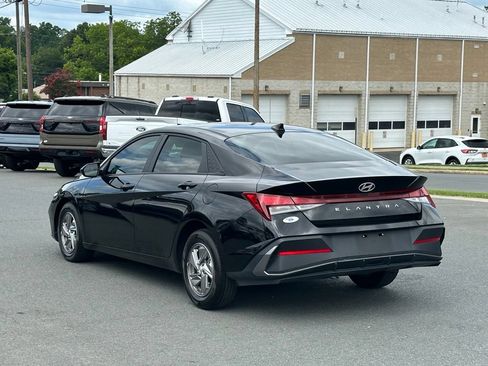 Used 2025 Hyundai Elantra SE FWD image 6