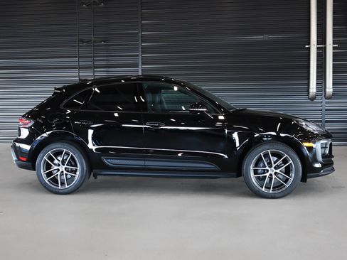 Certified 2026 Porsche Macan AWD/4WD image 11