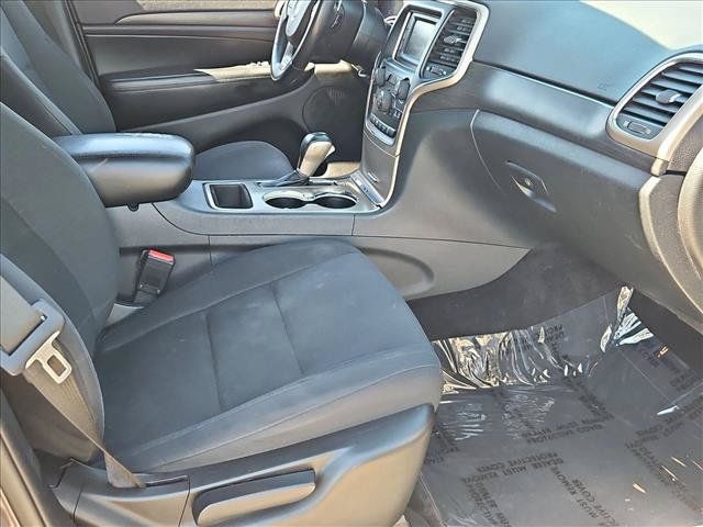 Used 2017 Jeep Grand Cherokee Laredo w/ Quick Order Package 2BE RWD image 26