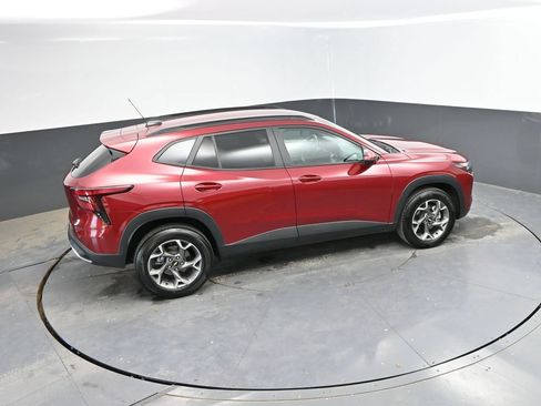Used 2025 Chevrolet Trax LT FWD image 30