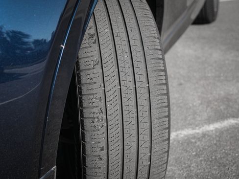 Used 2023 Land Rover Discovery Sport SE R-Dynamic image 12