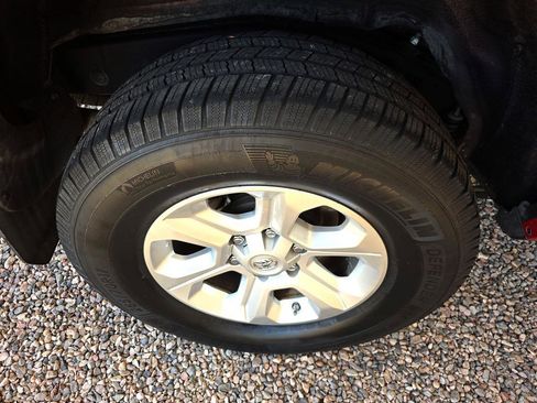 Used 2015 Toyota 4Runner SR5 image 38