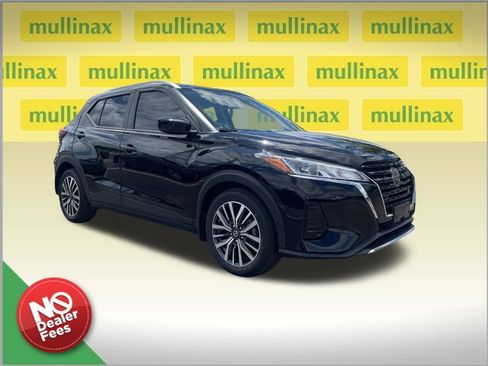 Used 2023 Nissan Kicks SV FWD image 1