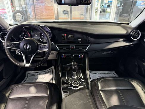 Used 2017 Alfa Romeo Giulia RWD image 25