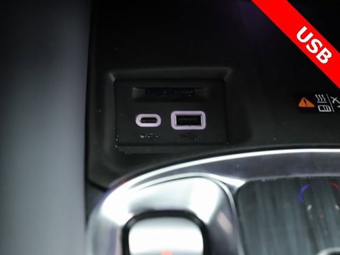 Used 2024 Buick Enclave Essence image 26