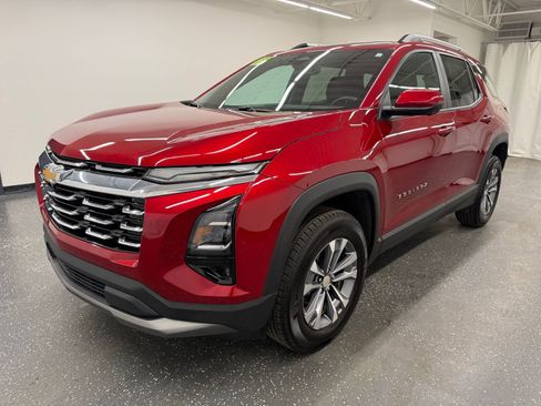 Used 2025 Chevrolet Equinox LT w/ Convenience Package II image 4