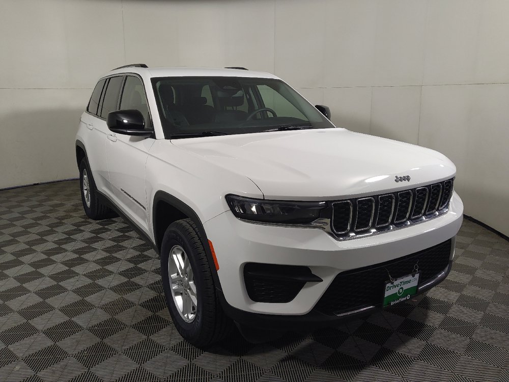 Used 2023 Jeep Grand Cherokee Laredo w/ Luxury Tech Group I AWD/4WD image 14