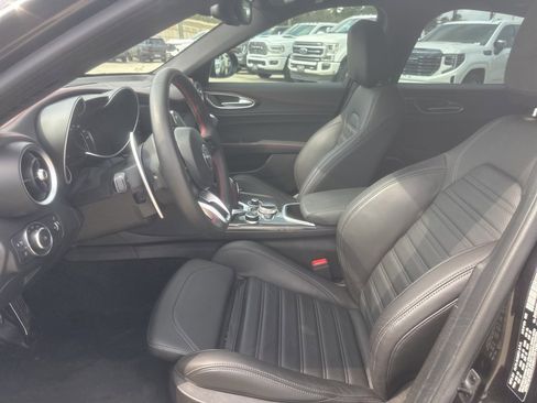 Used 2023 Alfa Romeo Giulia Estrema image 10