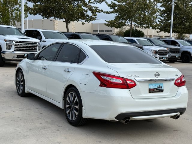 Used 2017 Nissan Altima 2.5 SL w/ 2.5 Technology Package FWD image 4