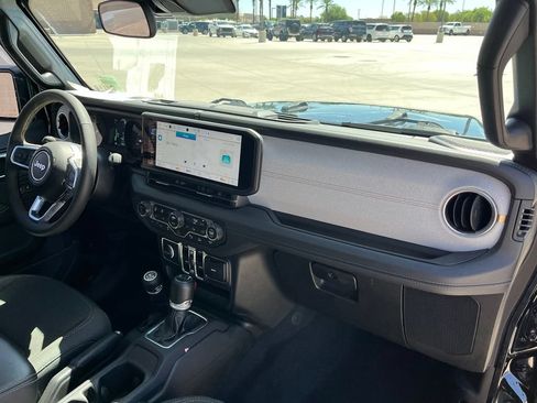 Used 2024 Jeep Wrangler Unlimited Sahara w/ Safety Group AWD/4WD image 15