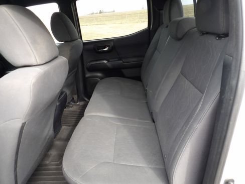 Used 2017 Toyota Tacoma TRD Sport w/ Tow Package image 9