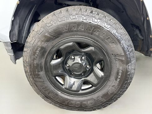 Used 2020 Toyota Tacoma SR5 RWD image 37