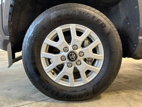 Used 2025 Toyota Tacoma SR5 AWD/4WD image 10