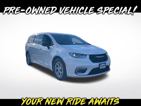 Used 2024 Chrysler Pacifica Limited image 1