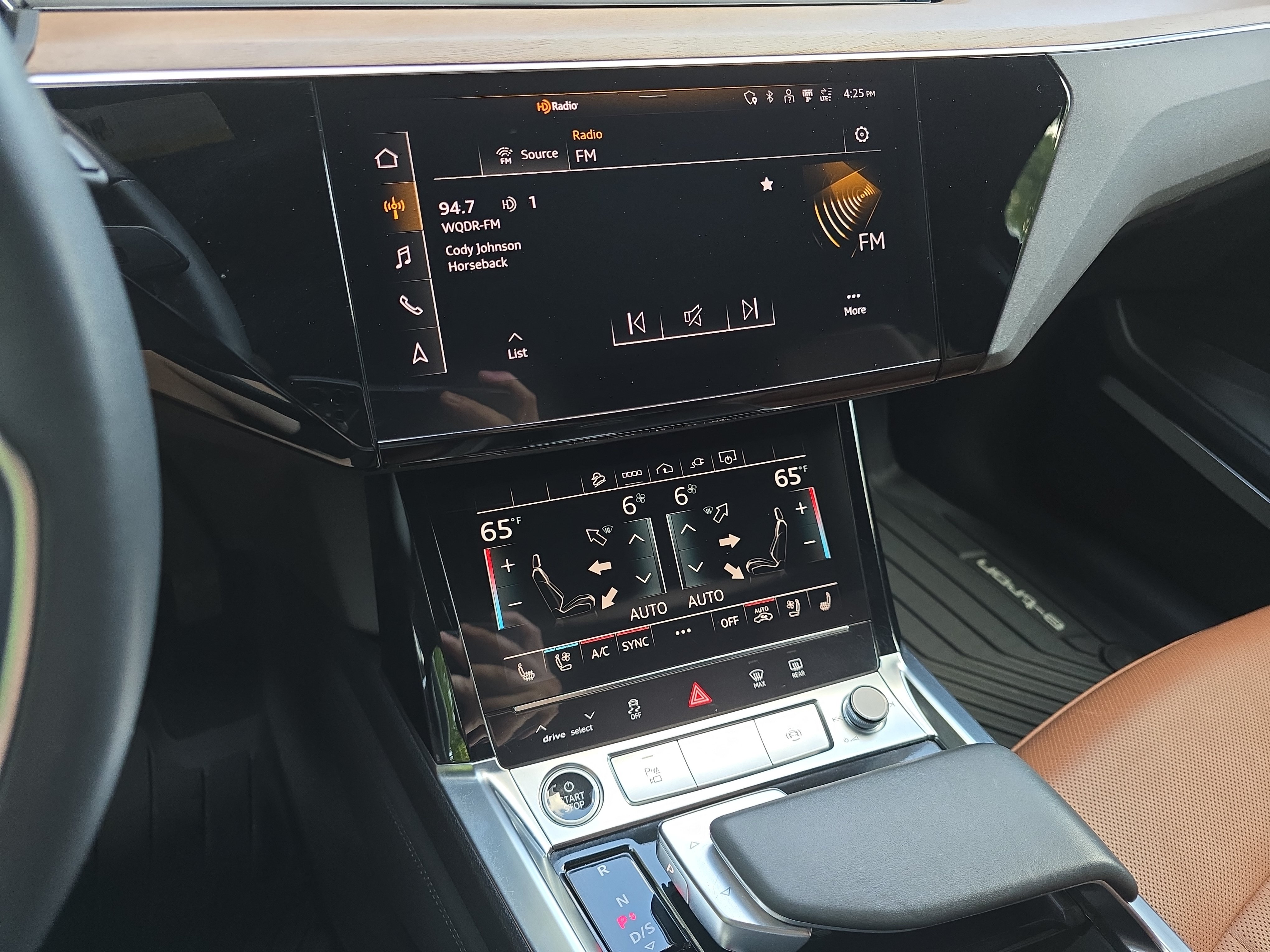 Used 2024 Audi Q8 e-tron Premium Plus w/ Premium Plus Package AWD/4WD image 20