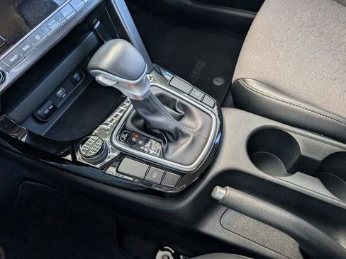 Used 2025 Kia Seltos S image 18