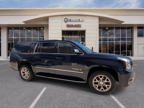 Certified 2020 GMC Yukon XL SLT w/ HD Trailering Package RWD image 17