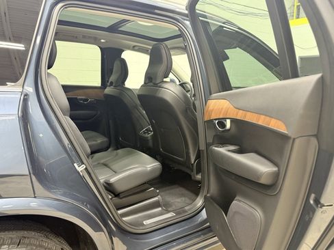 Used 2023 Volvo XC90 B6 Plus image 32