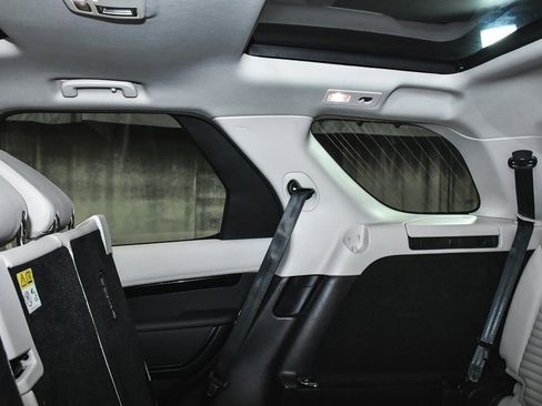 Used 2025 Land Rover Discovery S image 60