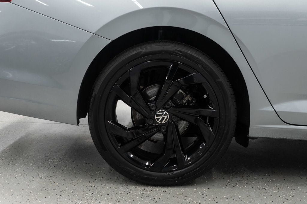 Used 2025 Volkswagen Jetta SE w/ Black Wheel Package FWD image 32