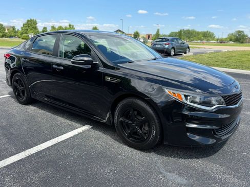 Used 2017 Kia Optima LX FWD image 3