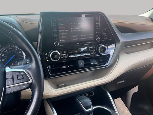 Used 2021 Toyota Highlander Limited AWD/4WD image 7
