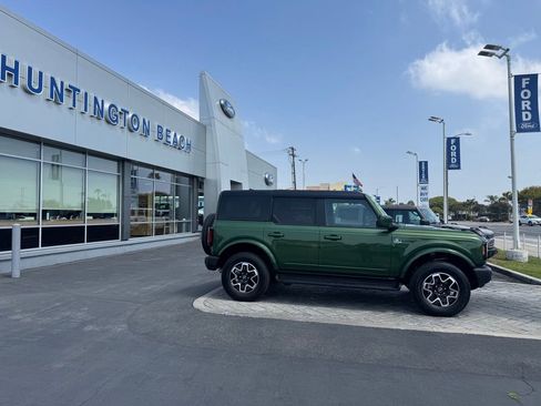 Used 2025 Ford Bronco Outer Banks AWD/4WD image 3