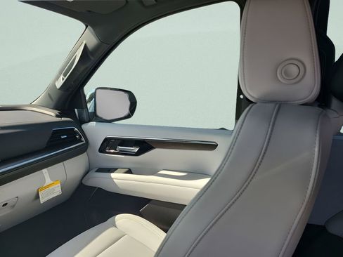 New 2026 Chevrolet Tahoe Premier RWD image 11
