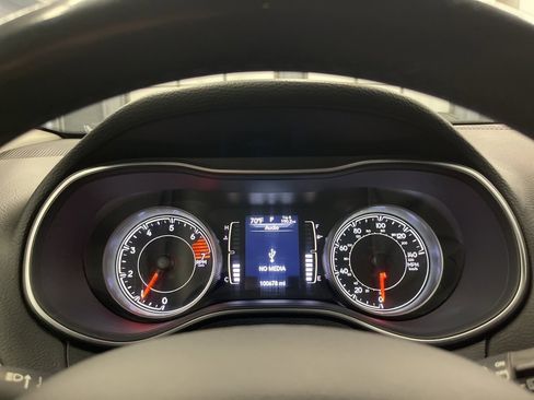 Used 2020 Jeep Cherokee Latitude Plus image 15