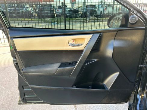 Used 2019 Toyota Corolla LE image 12