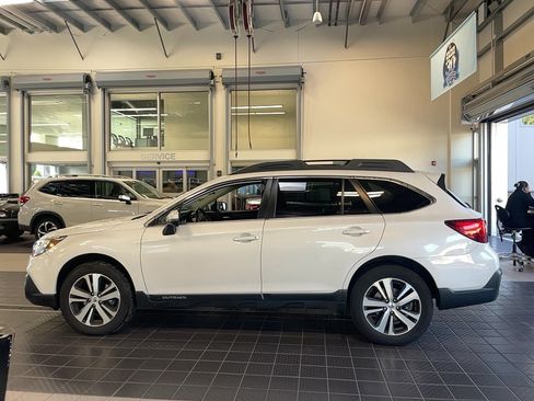 Used 2019 Subaru Outback 2.5i Limited image 4