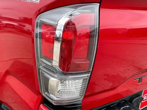 Used 2021 Toyota Tacoma TRD Off-Road w/ TRD Premium Off Road Package image 20