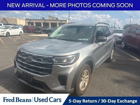 Used 2025 Ford Explorer Active AWD/4WD image 1