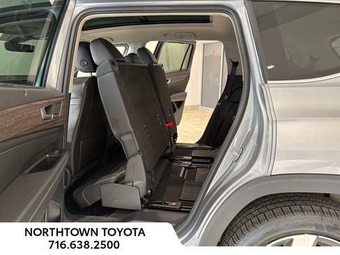 Used 2025 Volkswagen Atlas SEL image 21