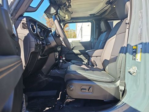 New 2026 Jeep Wrangler Unlimited Sahara AWD/4WD image 9