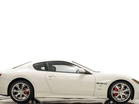 Used 2012 Maserati GranTurismo S image 2