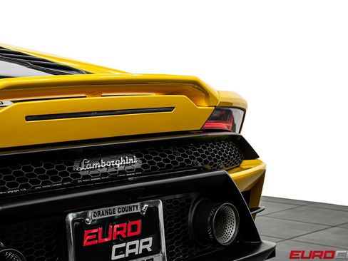 Used 2021 Lamborghini Huracan EVO RWD image 21