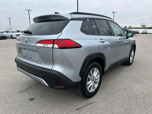 Used 2025 Toyota Corolla Cross LE image 3