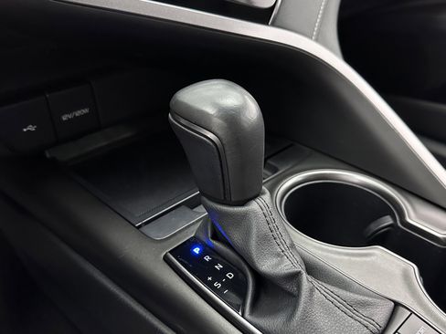 Used 2024 Toyota Camry SE image 14