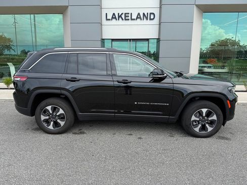 Used 2023 Jeep Grand Cherokee 4WD 4xe w/ Luxury Tech Group II image 2